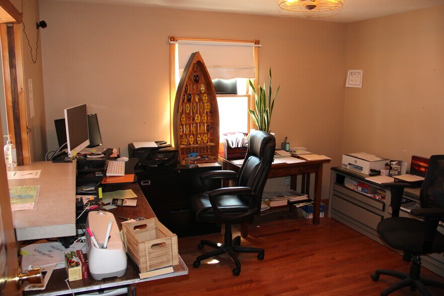 More Photos Of 115 N River St, Chamberlain Hotel For Sale