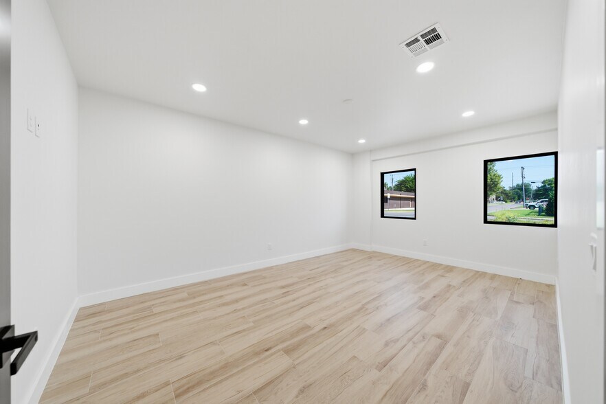 More Photos Of 1420 Linwood Blvd, Oklahoma City Office For Sale