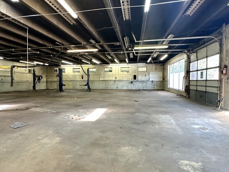 More Photos Of 449 Manitou Ave, Manitou Springs Auto Repair For Sale