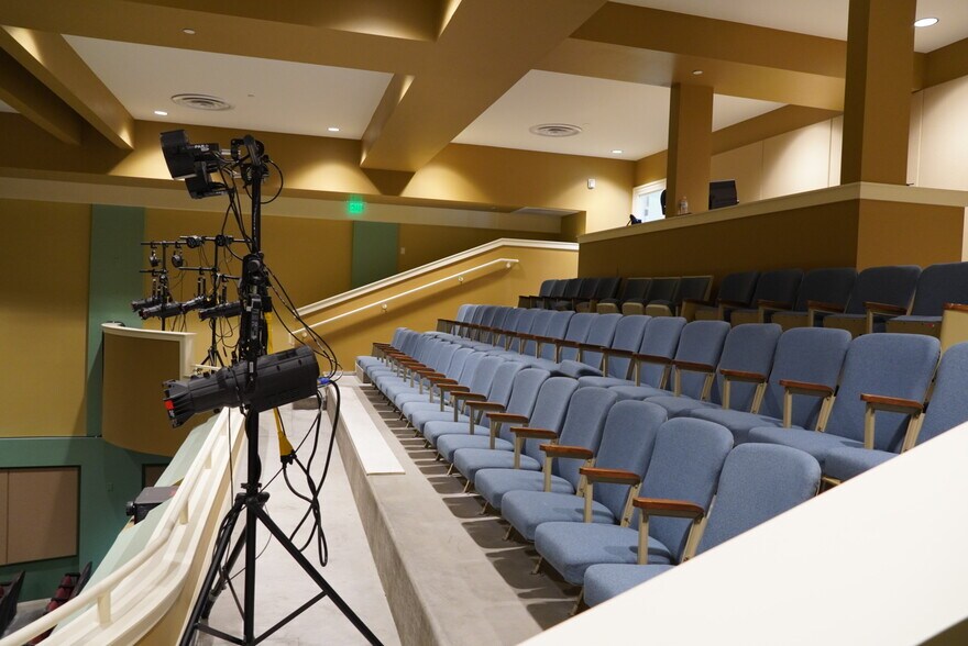 More Photos Of 1028 Main St, Evanston Theater Concert Hall For Sale