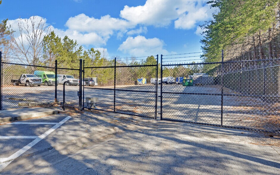 More Photos Of 4295 Brogdon Exchange, Suwanee Warehouse For Sale