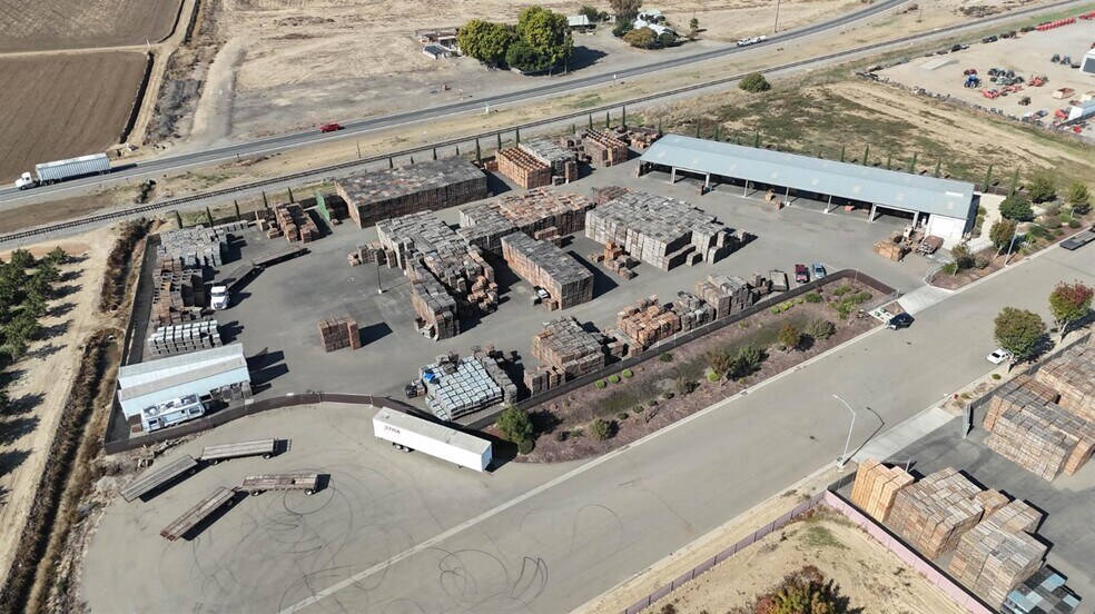 More Photos Of 2161 L St, Newman Industrial For Sale