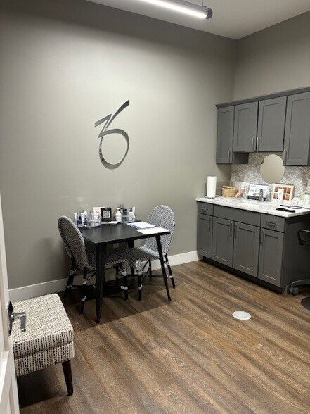 More Photos Of 1850 SW Plaza Shops Ln, Ankeny Storefront For Sale