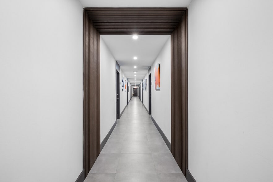 More Photos Of 2640 Hollywood Blvd, Hollywood Office For Lease