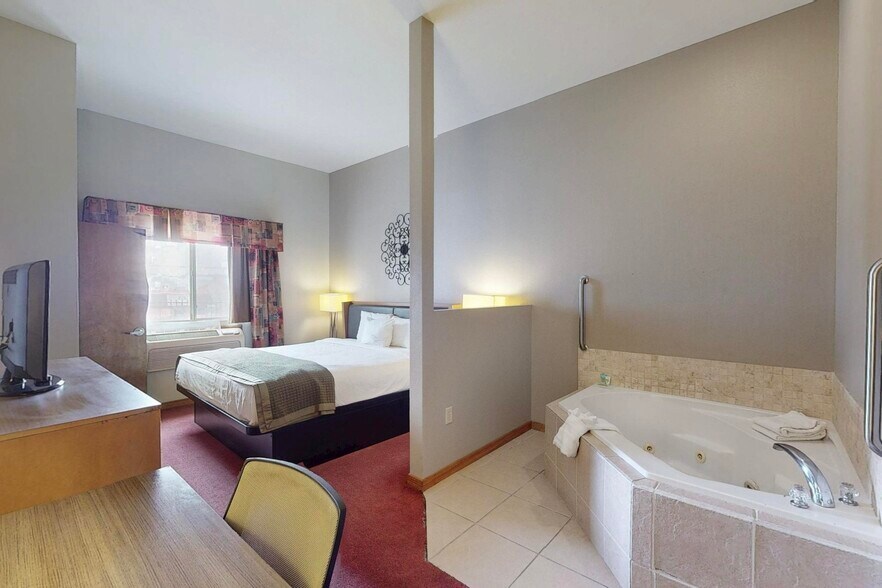 More Photos Of 5640 E Paisano Dr, El Paso Hotel For Sale