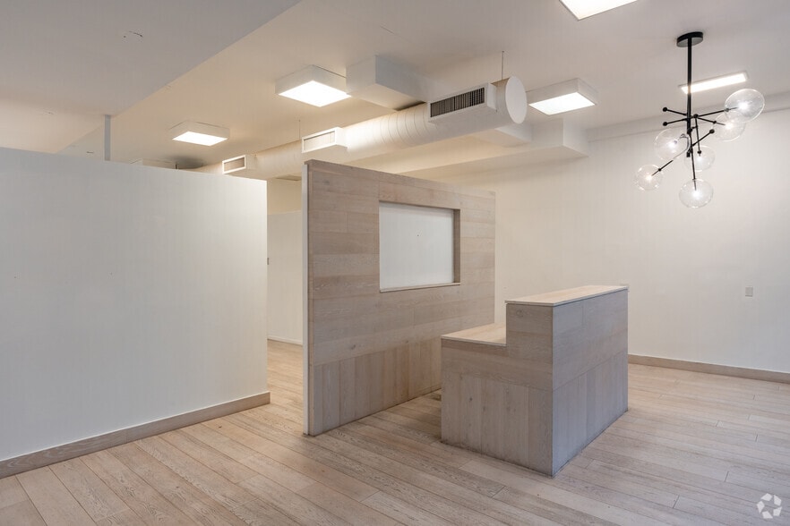 More Photos Of 137 Hudson St, New York Storefront For Lease