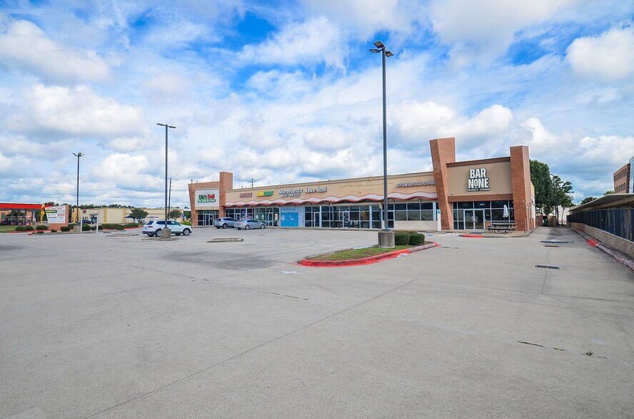 More Photos Of 8050 N Sam Houston Pky W, Houston Storefront For Lease