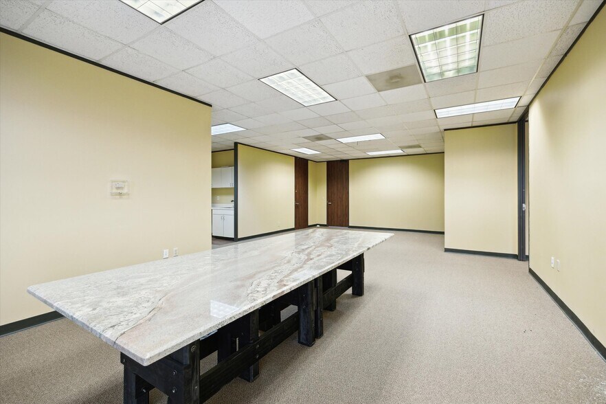 More Photos Of 12727 Featherwood Dr, Houston Office For Lease