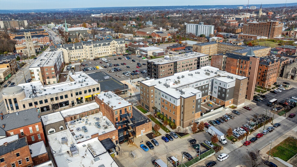 More Photos Of 925 E McMillan St, Cincinnati Storefront For Lease