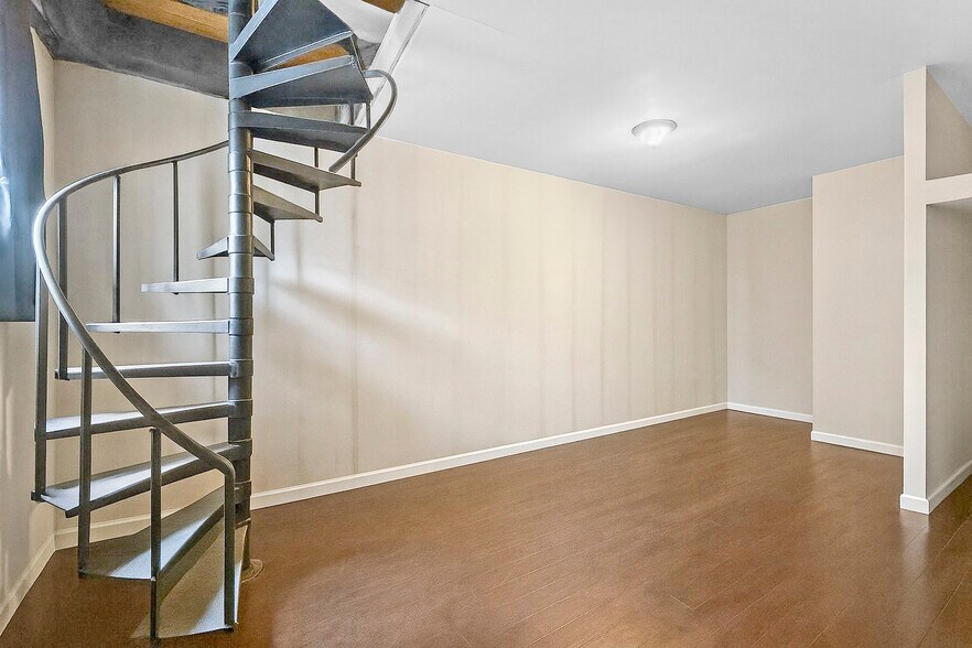 More Photos Of , Brooklyn General Retail For Sale