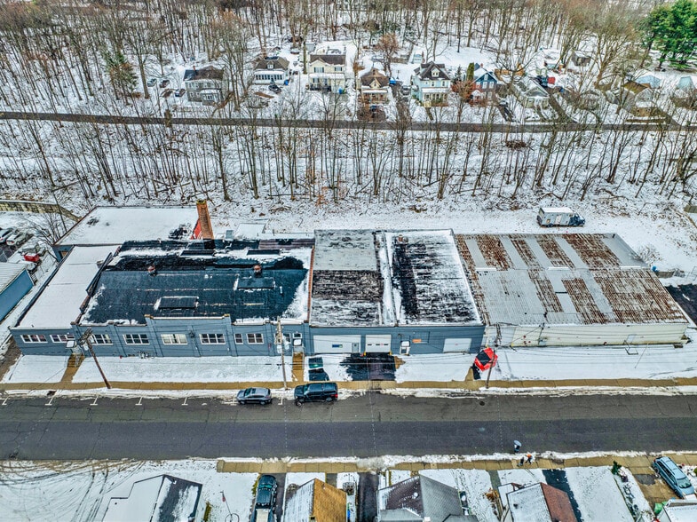 More Photos Of 105-119 Sprague Ave, Middletown Manufacturing For Lease