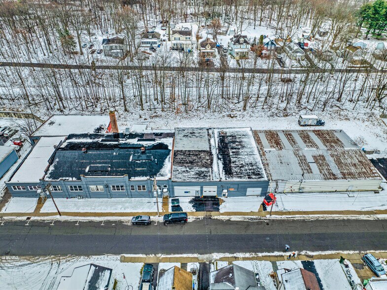 More Photos Of 105-119 Sprague Ave, Middletown Manufacturing For Lease