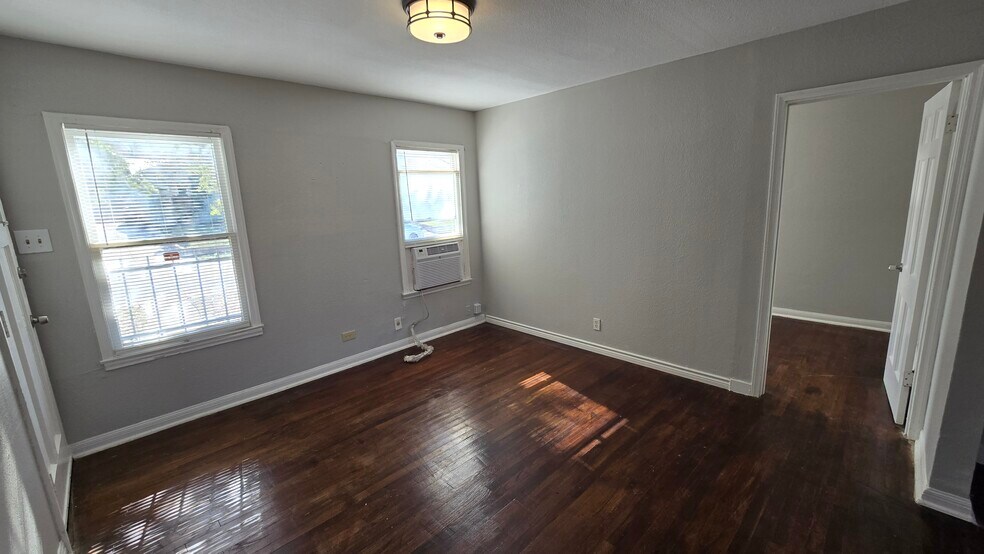 More Photos Of 323 Claremont Ave, San Antonio Multifamily For Sale