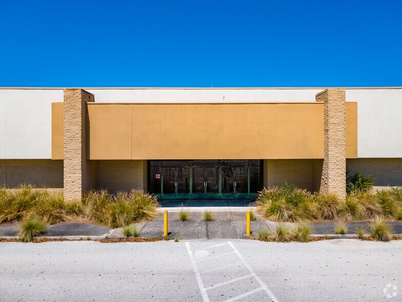 More Photos Of 9409 Us Highway 19, Port Richey Unknown For Lease