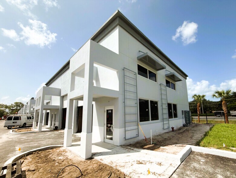 More Photos Of 11075 Tamiami Trl E, Naples Flex For Lease
