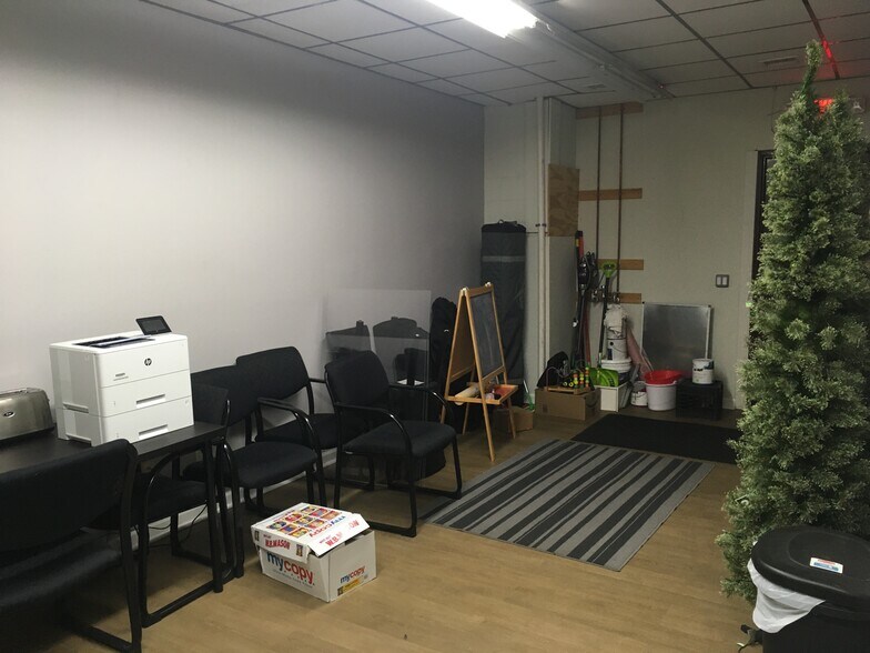 More Photos Of 140 E Main St, Huntington Storefront Retail Office For Lease