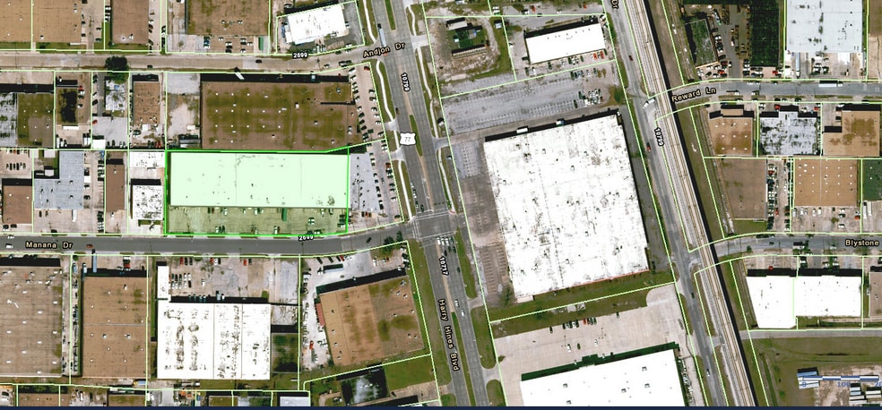 More Photos Of 2651-2675 Manana Dr, Dallas Warehouse For Lease