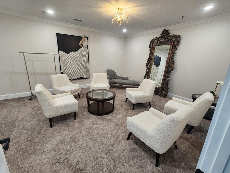 More Photos Of 232 Bordeaux Dr, Thomson Specialty For Sale