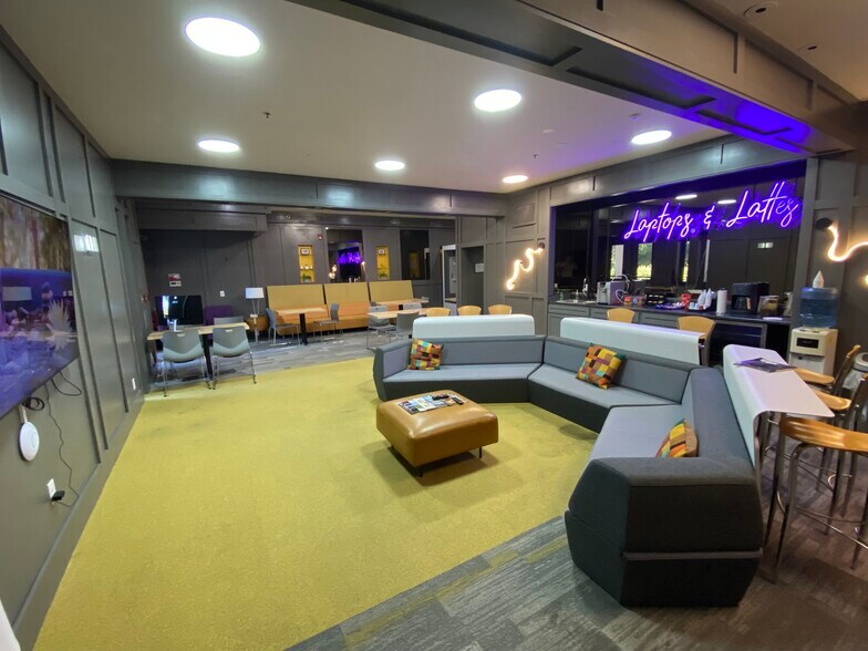 More Photos Of 4356 Lindell Blvd, Saint Louis Restaurant For Sale