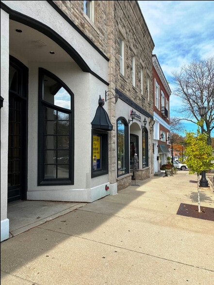 More Photos Of 42 S Washington St, Hinsdale Storefront Retail Office For Lease