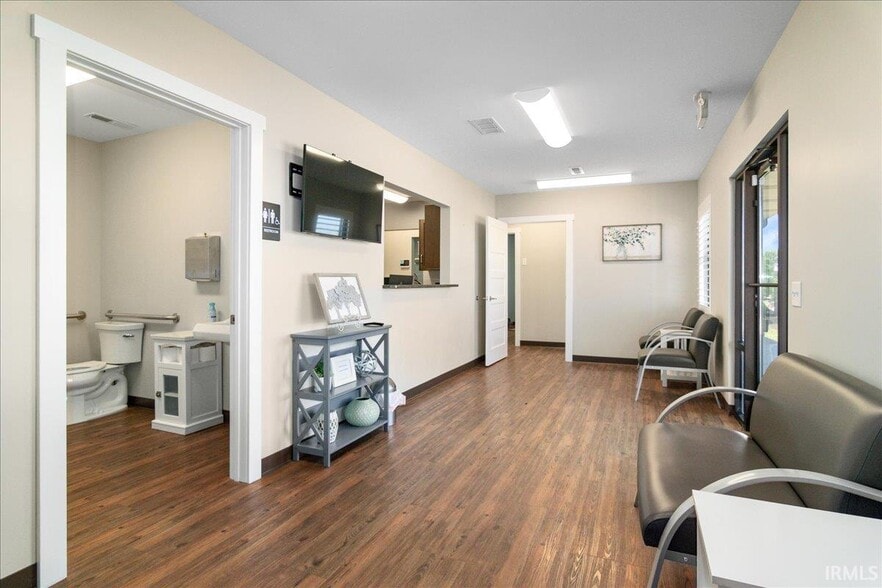 More Photos Of 310 S 5th Ave, Princeton Office For Sale