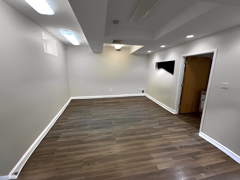 More Photos Of 76 Battery Ave, Brooklyn Apartments For Lease