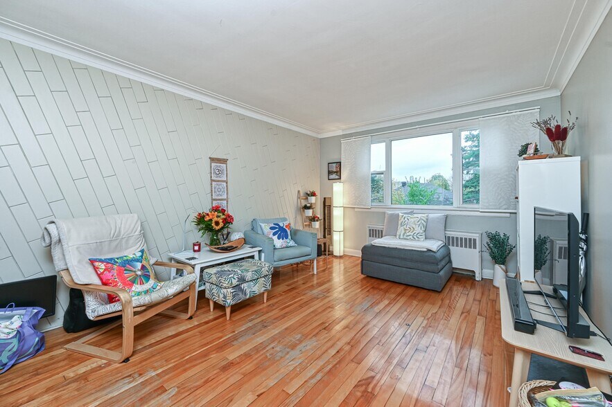 More Photos Of 156 Dagmar Av, Vanier Apartments For Sale