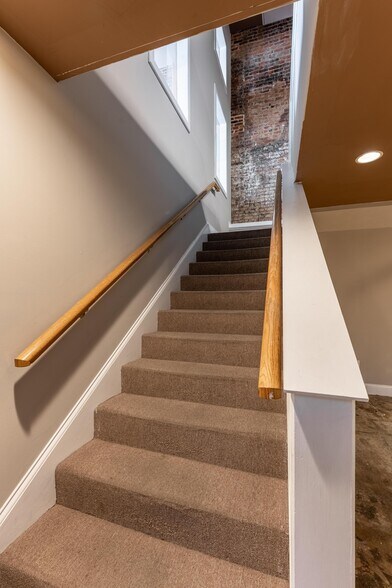 More Photos Of 1463 Market St, Chattanooga Storefront Retail Office For Sale