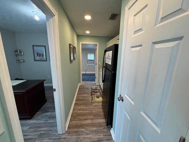 More Photos Of 3707 W 23rd St, Panama City Office For Sale