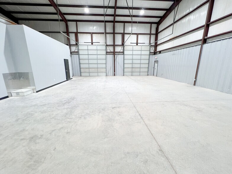 More Photos Of 1208 S Midland Dr, Midland Unknown For Lease