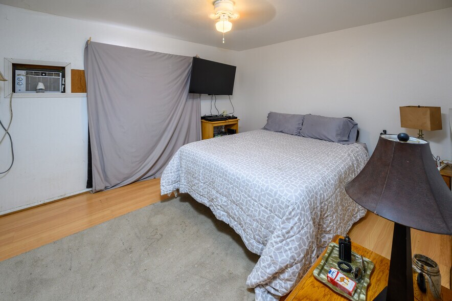 More Photos Of 109455 Highway 97 N, Chemult Hotel For Sale