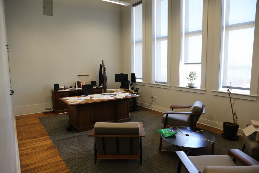 More Photos Of 60 S Front St, Memphis Storefront Retail Office For Lease