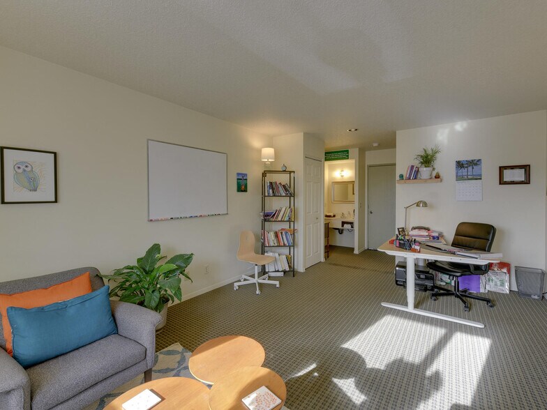 More Photos Of 3939 NE Hancock St, Portland Office For Sale