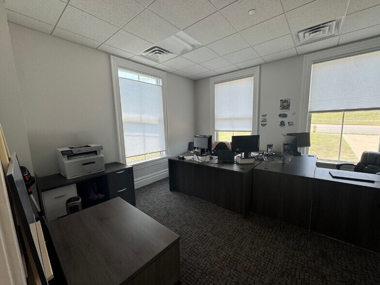 More Photos Of 886 Columbia St, Hudson Medical For Lease