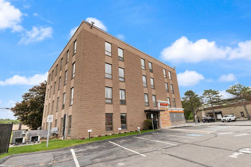 More Photos Of 36 Commerce Way, Woburn Medical For Lease