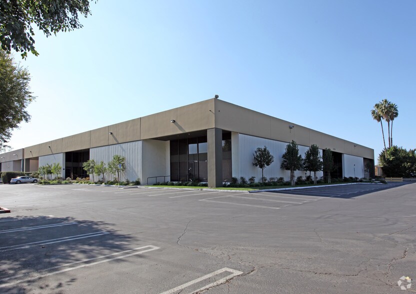 More Photos Of 20310 Plummer St, Chatsworth Manufacturing For Lease