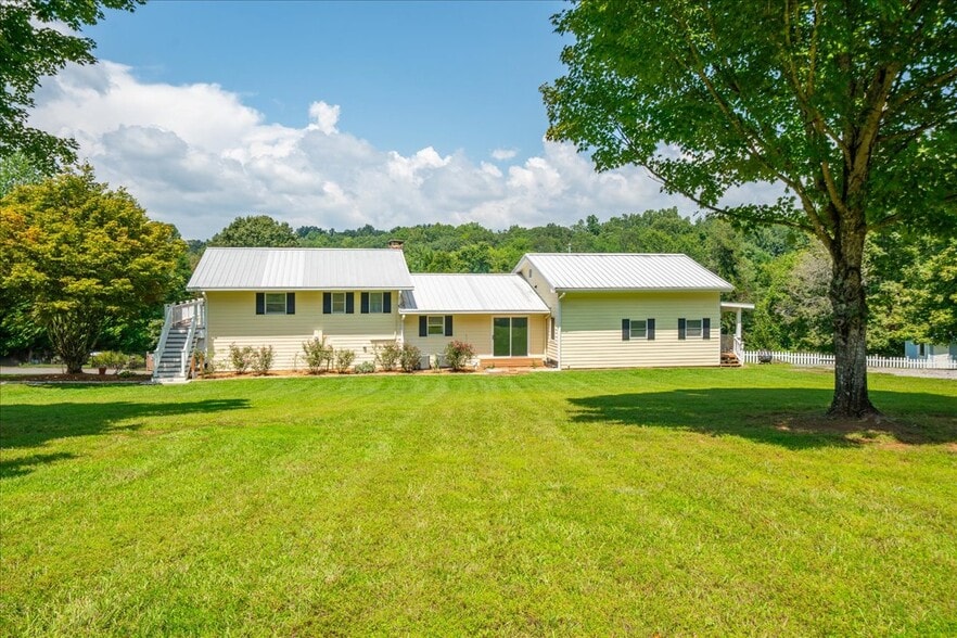 More Photos Of 441 Mull Rd, Hiawassee Hospitality For Sale