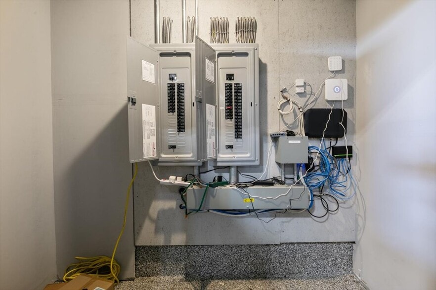 More Photos Of 409 Emerson Ave, Hampstead Industrial For Sale