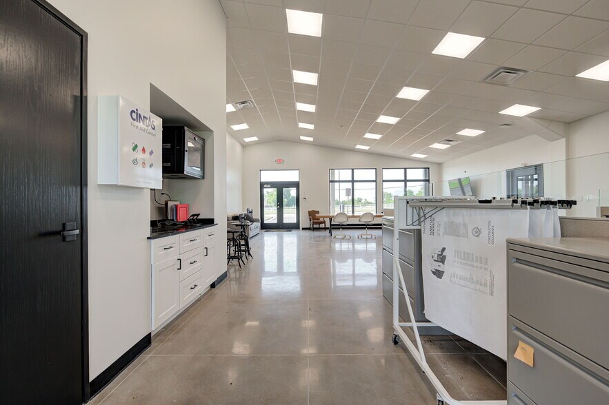More Photos Of 501 E Britton Rd, Oklahoma City Auto Dealership For Lease