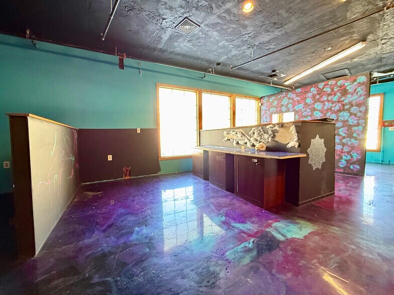 More Photos Of 118 Cambridge St, Worcester Unknown For Lease