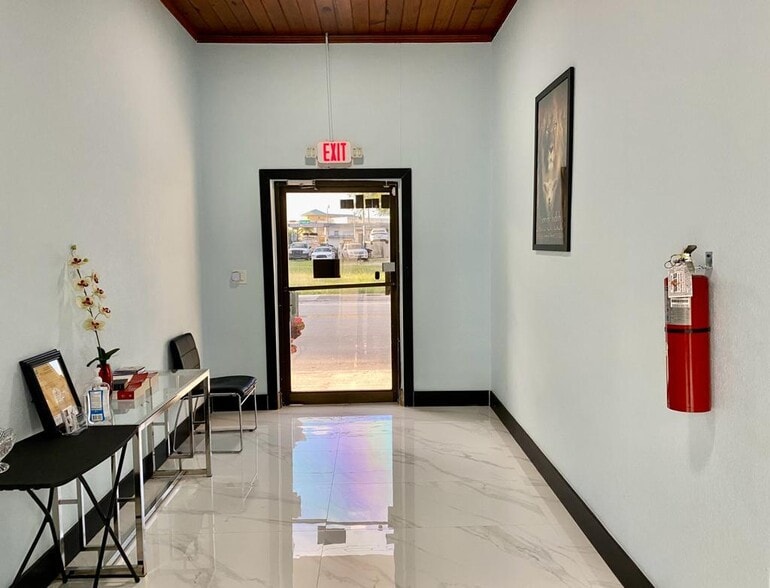 More Photos Of 17 NE 1st Rd, Homestead Storefront Retail Office For Sale