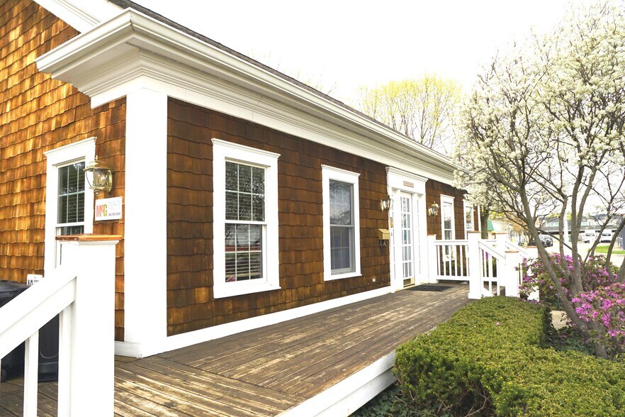 More Photos Of 907 W 14 Mile Rd, Clawson Office For Sale