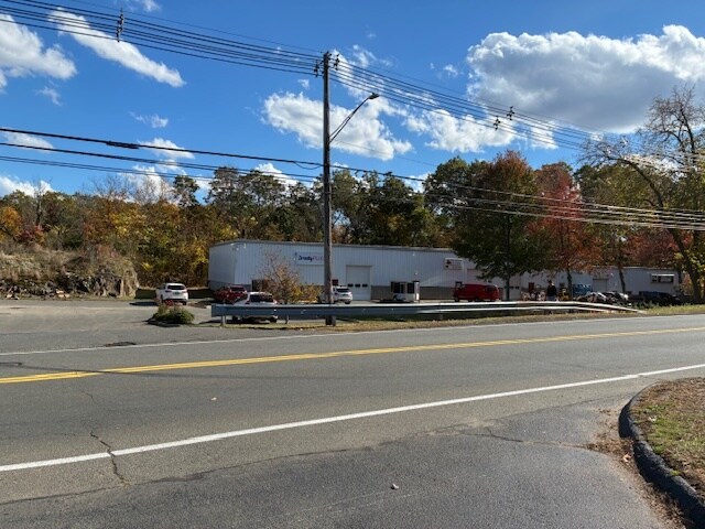 More Photos Of 160 S Turnpike Rd, Wallingford Light Distribution For Lease