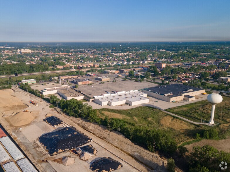 More Photos Of 13001-13085 S Ashland Ave, Calumet Park Unknown For Lease