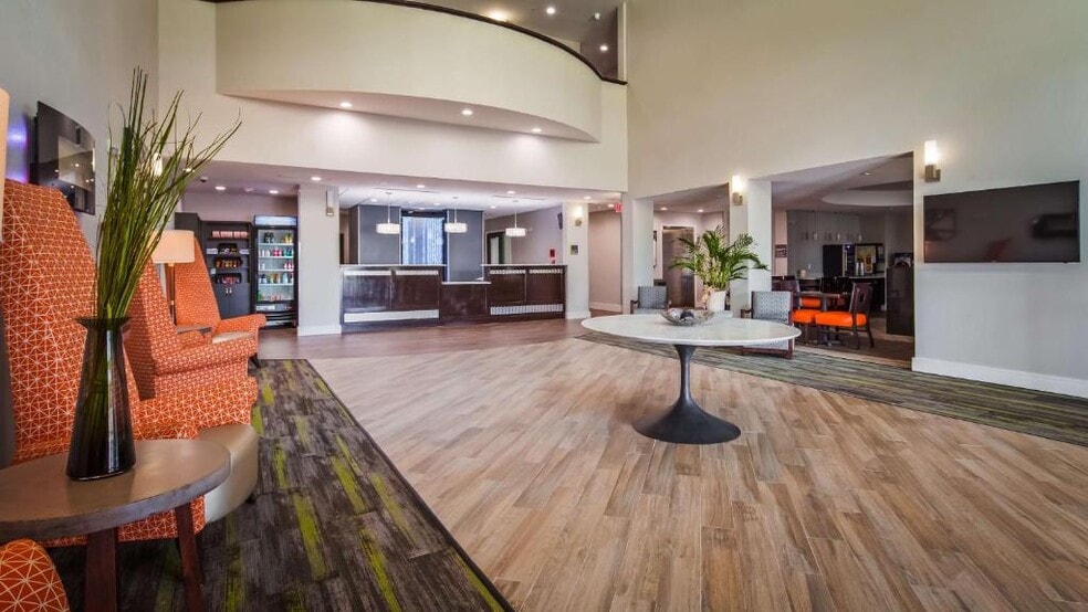 More Photos Of 501 7th St, Bay City Hotel For Sale