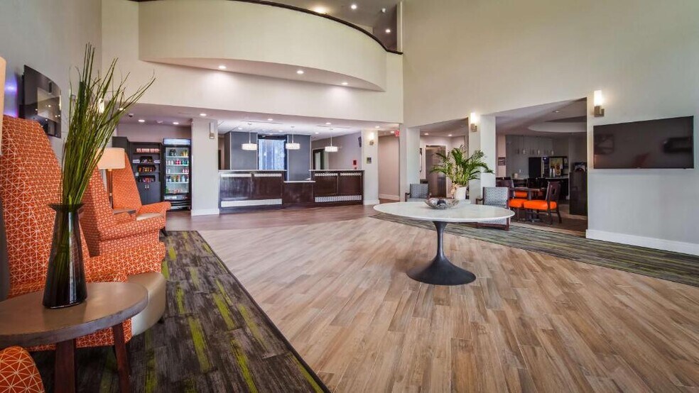 More Photos Of 501 7th St, Bay City Hotel For Sale