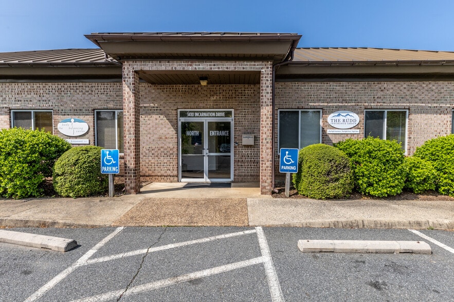 More Photos Of 1410 Incarnation Dr, Charlottesville Medical For Sale