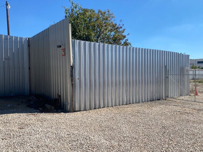 More Photos Of 7581 Bandera Rd, San Antonio Self Storage For Lease