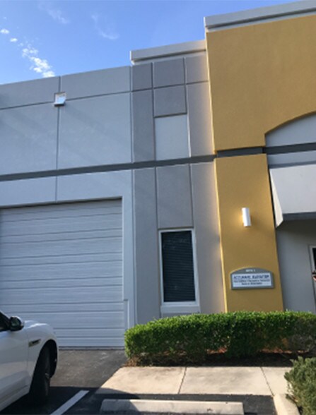 More Photos Of 12960 Commerce Lakes Dr, Fort Myers Warehouse For Lease