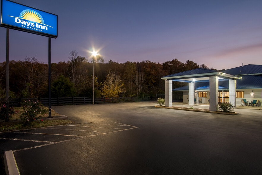 More Photos Of 1630 Richmond St, Mount Vernon Hotel For Sale